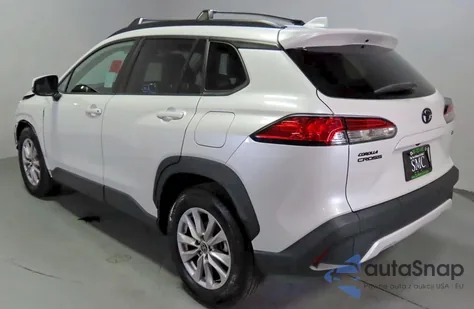 2022 Toyota Corolla Cross Le z USA, uszkodzony, nr VIN 7MUCAAAG8NV005226